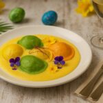 Rezeptidee Wein zum Essen Bunte Eierravioli mit Safranschaum und einem Glas Soave