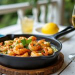 Rezeptidee Wein zum Essen Marinierte Garnelen mit Knoblauch, Chili und einem Glas Weisswein