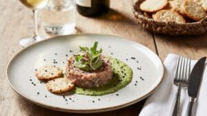 Rezeptidee Wein zum Essen Thunfischtatar, Wasabi, Assyrtiko, Weinpairing, Asia-Fusion