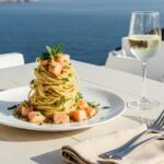 Rezeptidee Wein zum Essen Zitronen‑Tagliolini mit Lachs und Estragon und einem Glas Assytriko