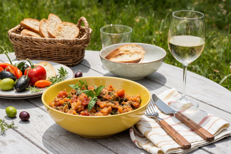 Wein zum Essen Ratatouille Loire, Sommergarten, Gemüse, Sauvignon Blanc, Baguette